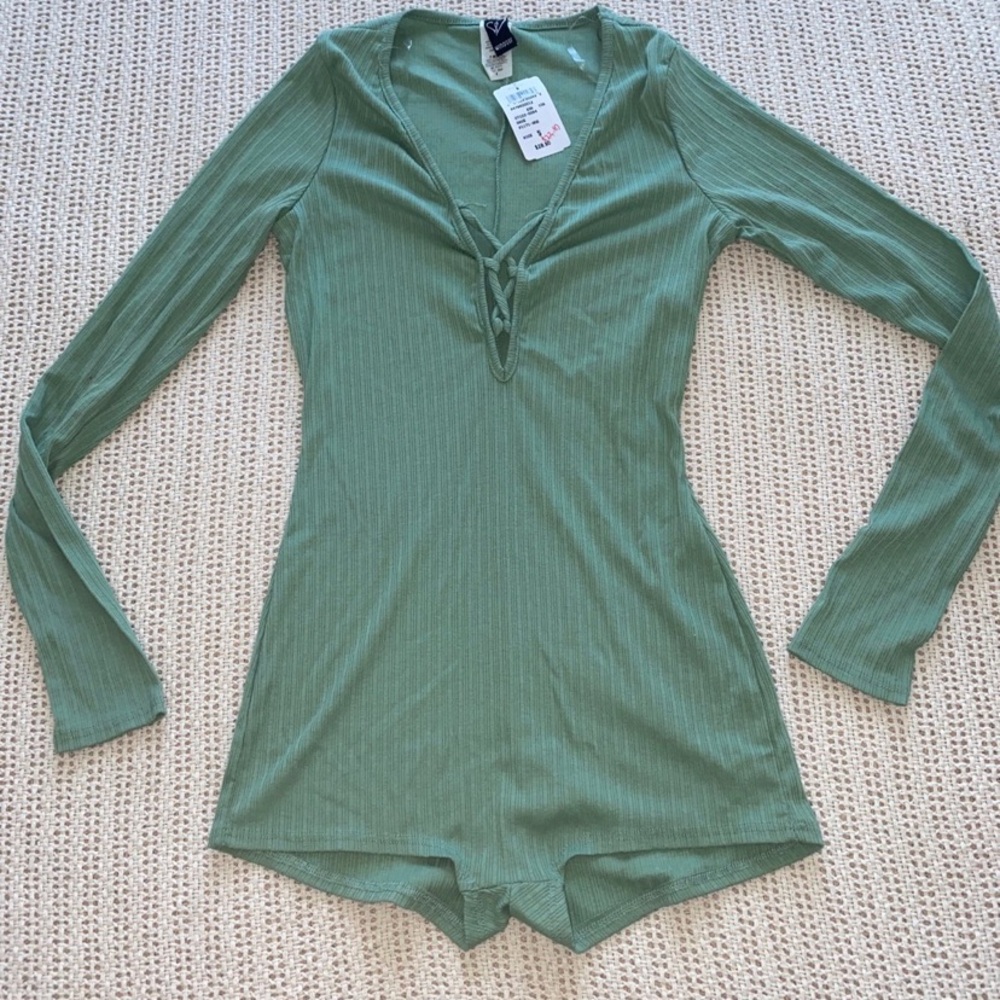 NWT Super Cute- bodysuit Romper